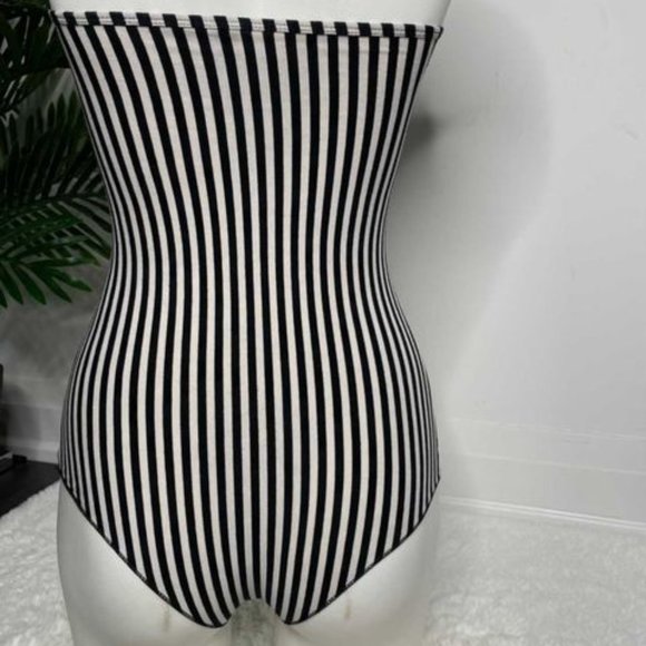 A black and white striped bodysuit - Picture 2 of 2